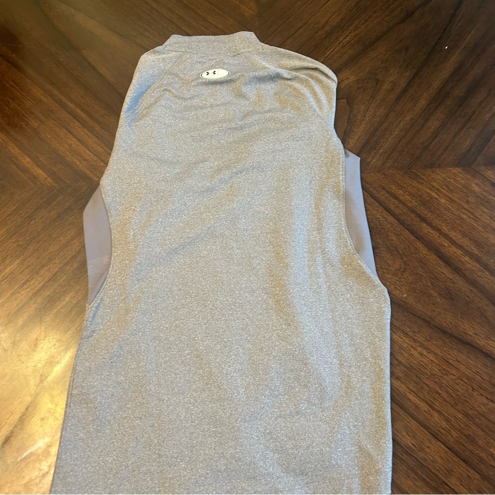 Under Armour Women Neck T-Shirt, Charcoal Light Heather Small New - Picture 3 of 7